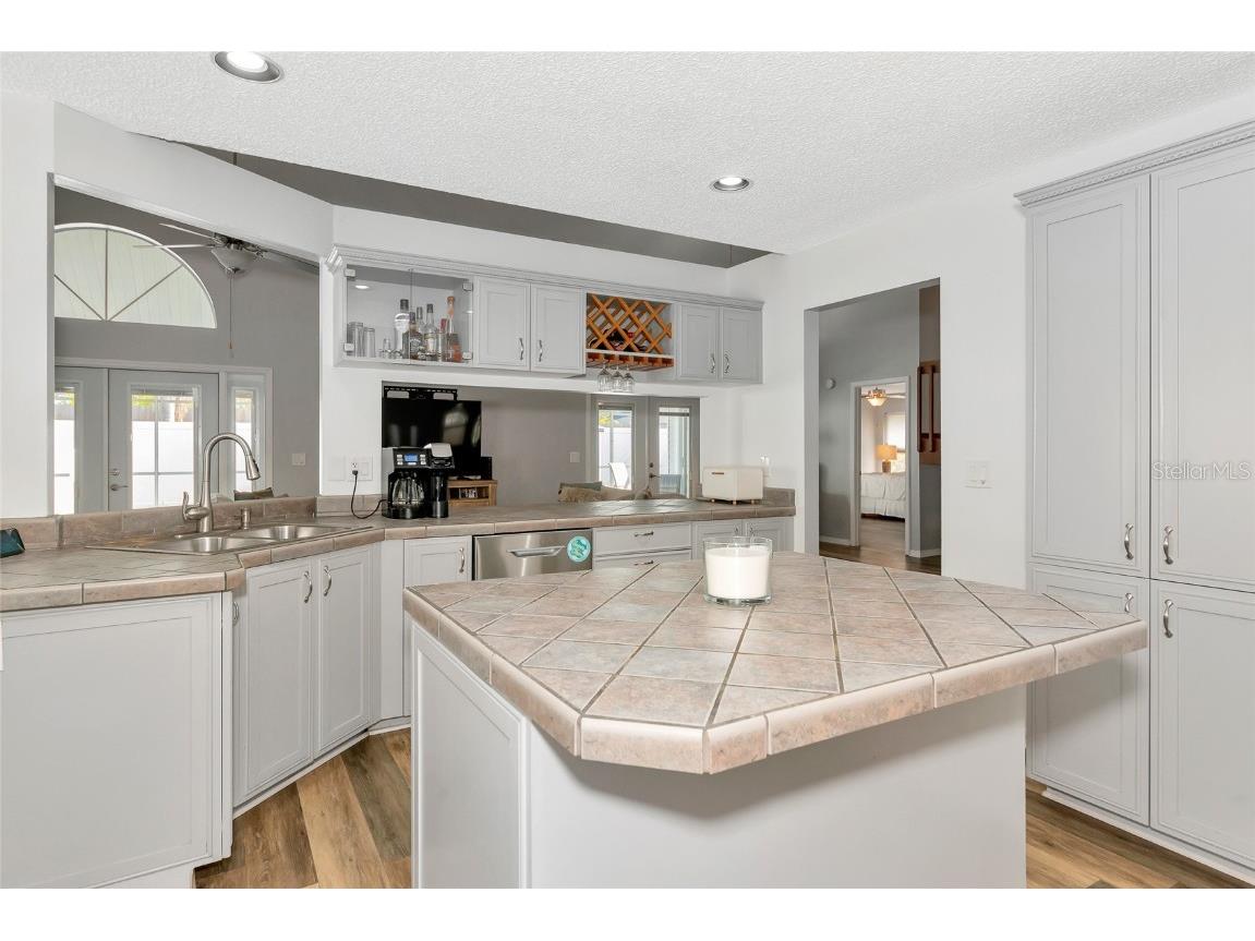 6145 Bonaventure Court Sarasota FL 34243 A4665362 image14