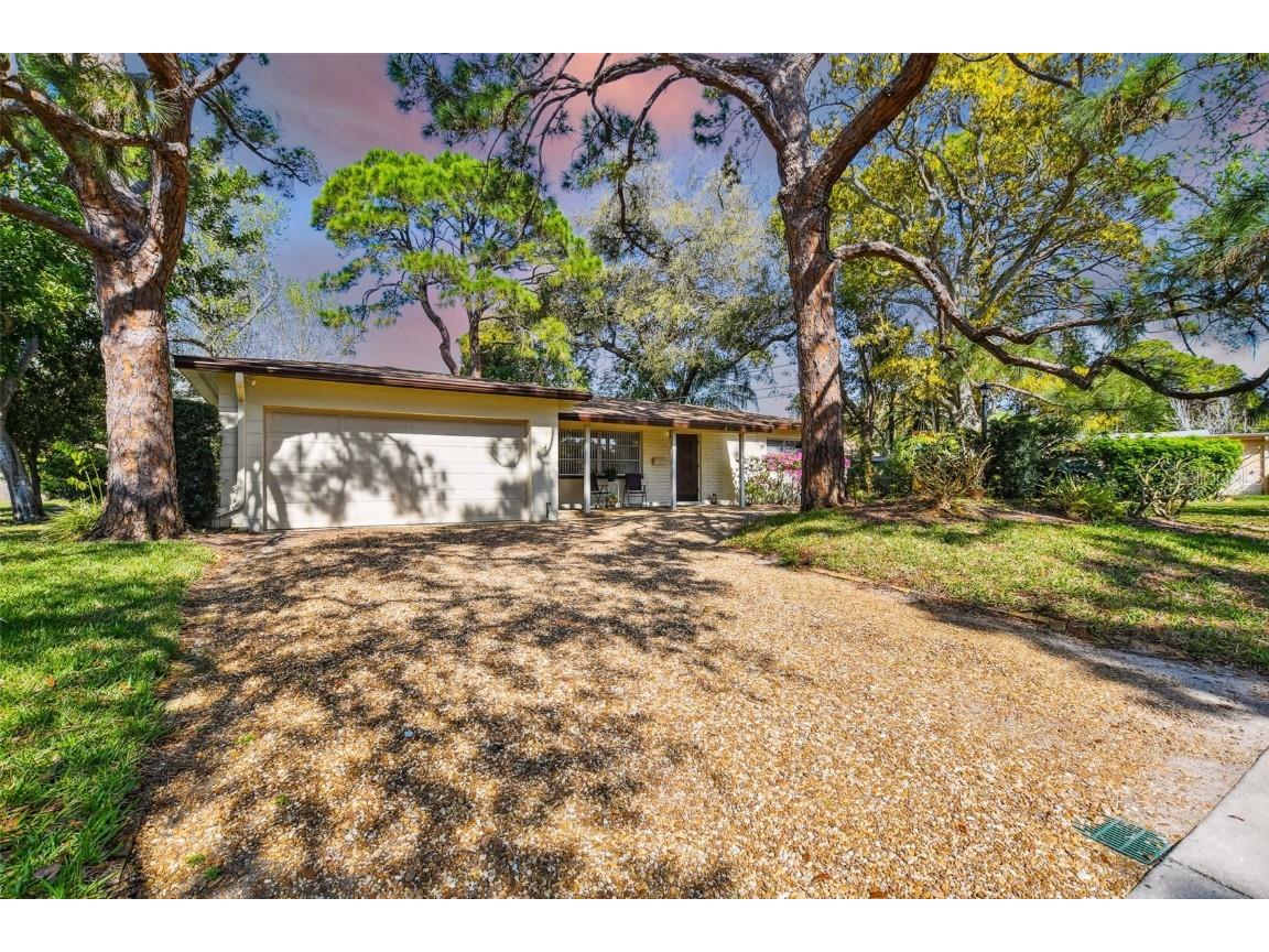 615 69th Avenue S Saint Petersburg FL 33705 U8191895 image1