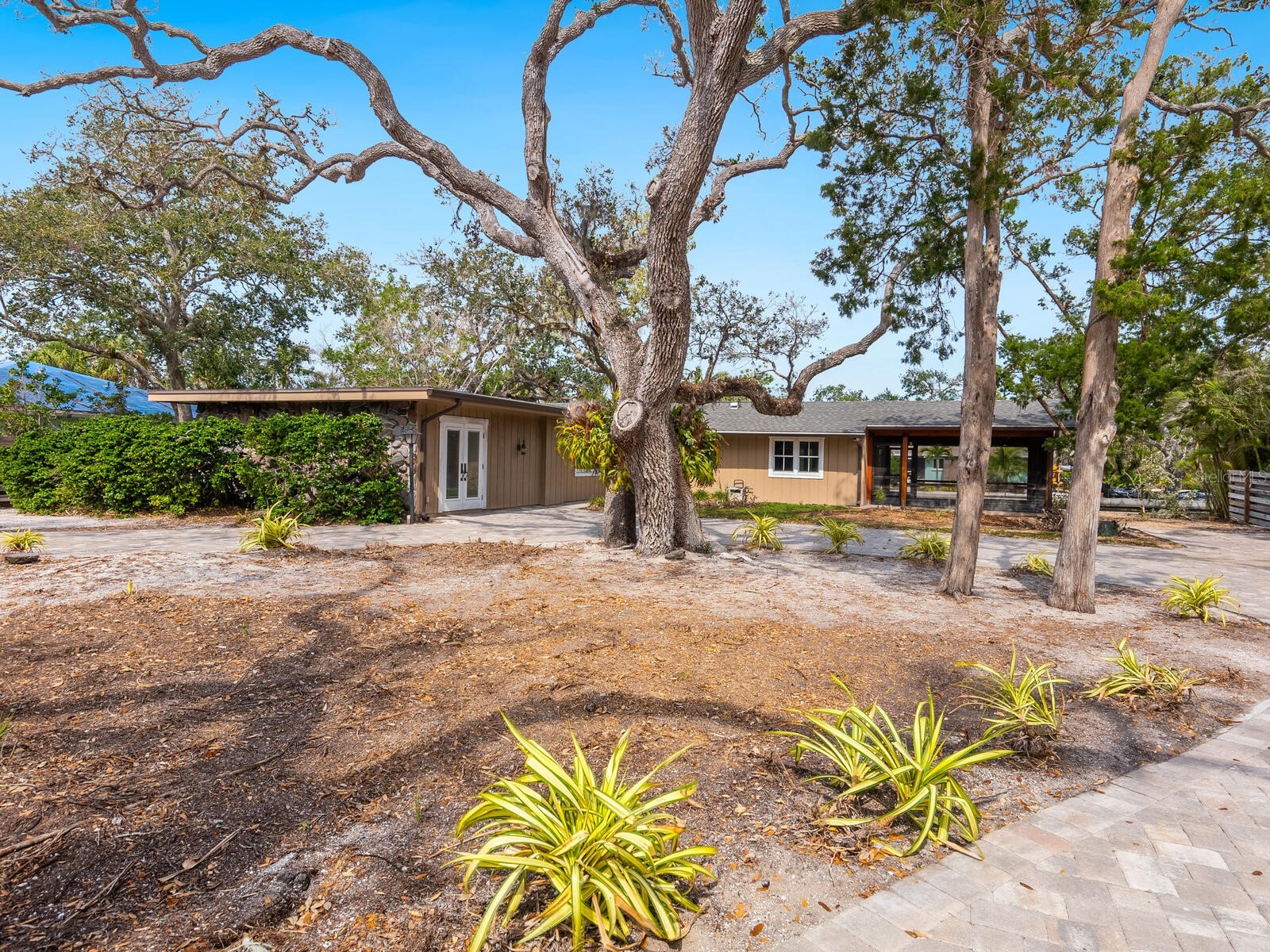 615 Buttonwood Drive Longboat Key FL 34228 - CRANE'S BAYOU/SARASOTA BAY A4673355 image4