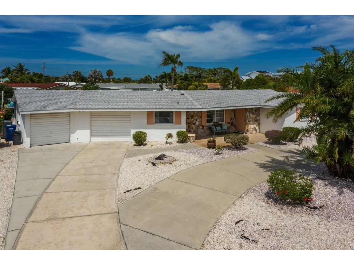 615 Concord Lane Holmes Beach FL 34217 A4605084 image1