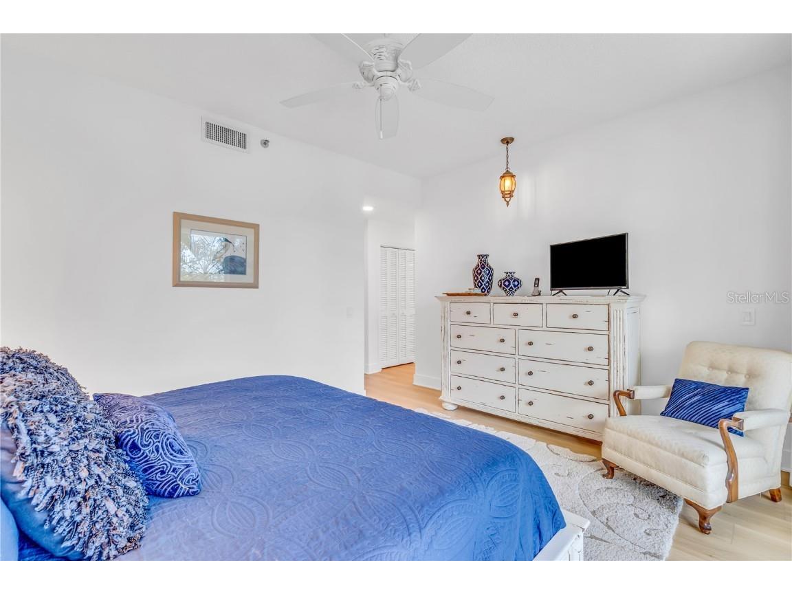 615 Dream Island Place #201 Longboat Key FL 34228 A4668491 image18