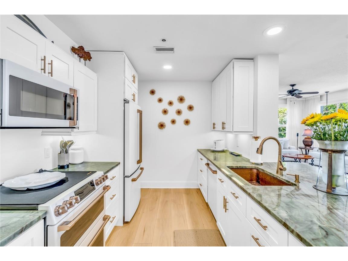 615 Dream Island Place #201 Longboat Key FL 34228 A4668491 image5