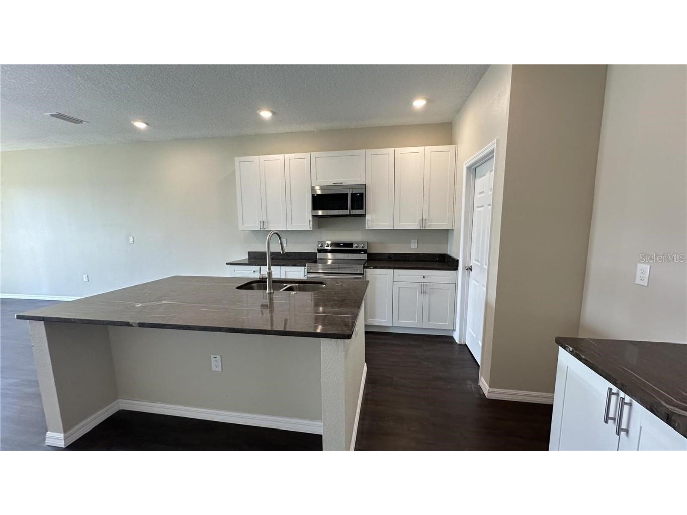 615 Lake Shore Parkway Davenport FL 33896 O6359843 image4