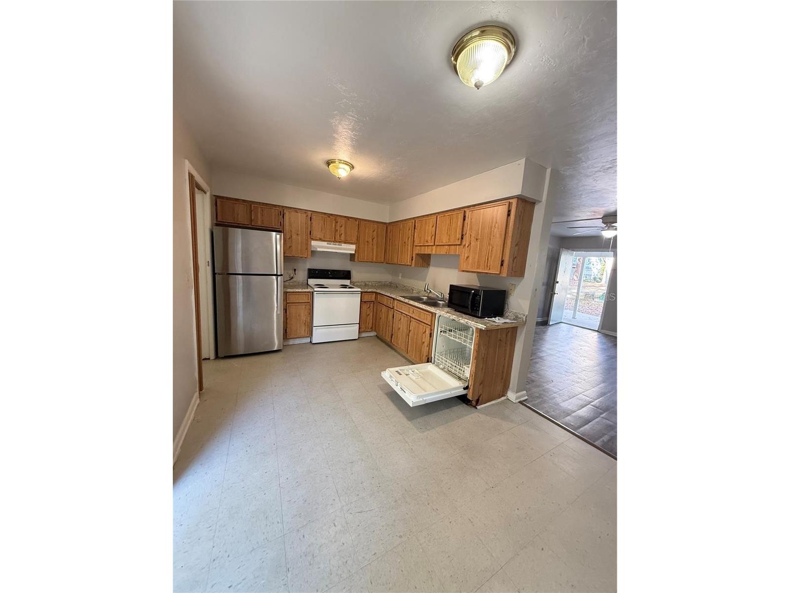 615 SW 11th Lane #D Gainesville FL 32601 GC539950 image6