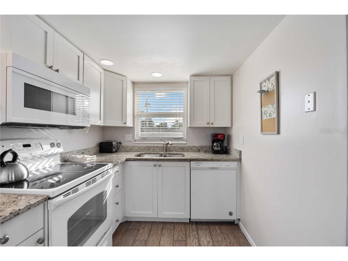 6150 Midnight Pass Road #UNIT 10 A&B Sarasota FL 34242 - GULF OF MEXICO A4660785 image34