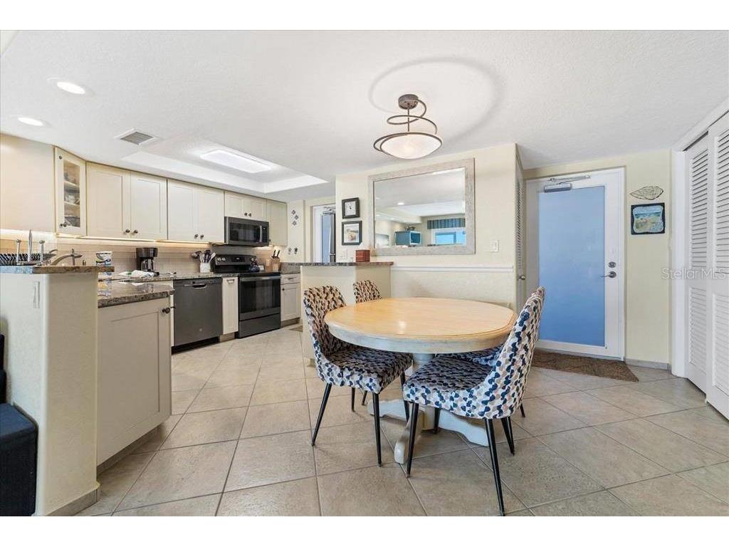 6154 Midnight Pass Road #102 Sarasota FL 34242 TB8466746 image3