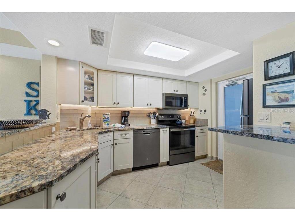 6154 Midnight Pass Road #102 Sarasota FL 34242 TB8466746 image4