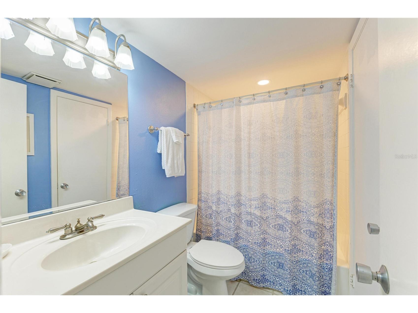 6157 Midnight Pass Road #E12 Sarasota FL 34242 A4698724 image29