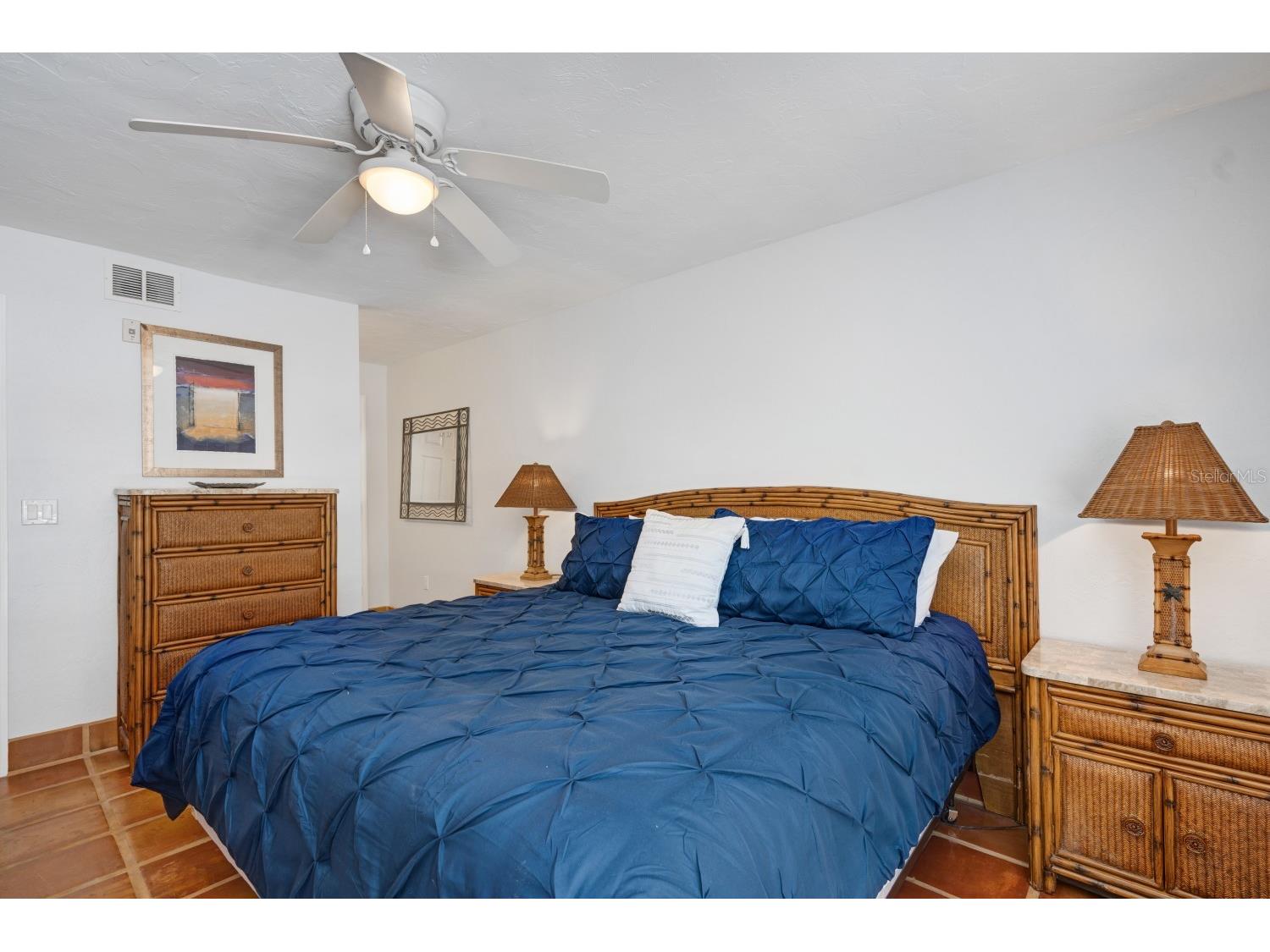 6157 Midnight Pass Road #E22 Sarasota FL 34242 A4684348 image17