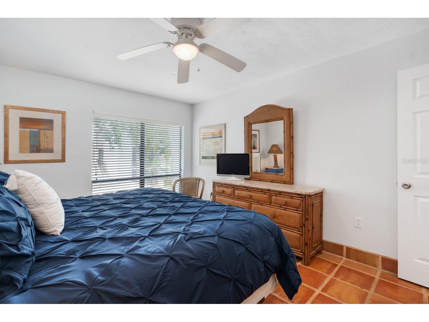 6157 Midnight Pass Road #E22 Sarasota FL 34242 A4684348 image18
