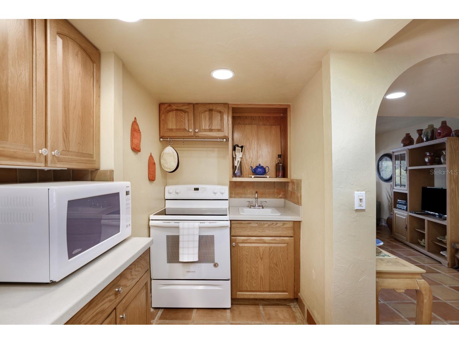 6157 Midnight Pass Road #E22 Sarasota FL 34242 A4684348 image24
