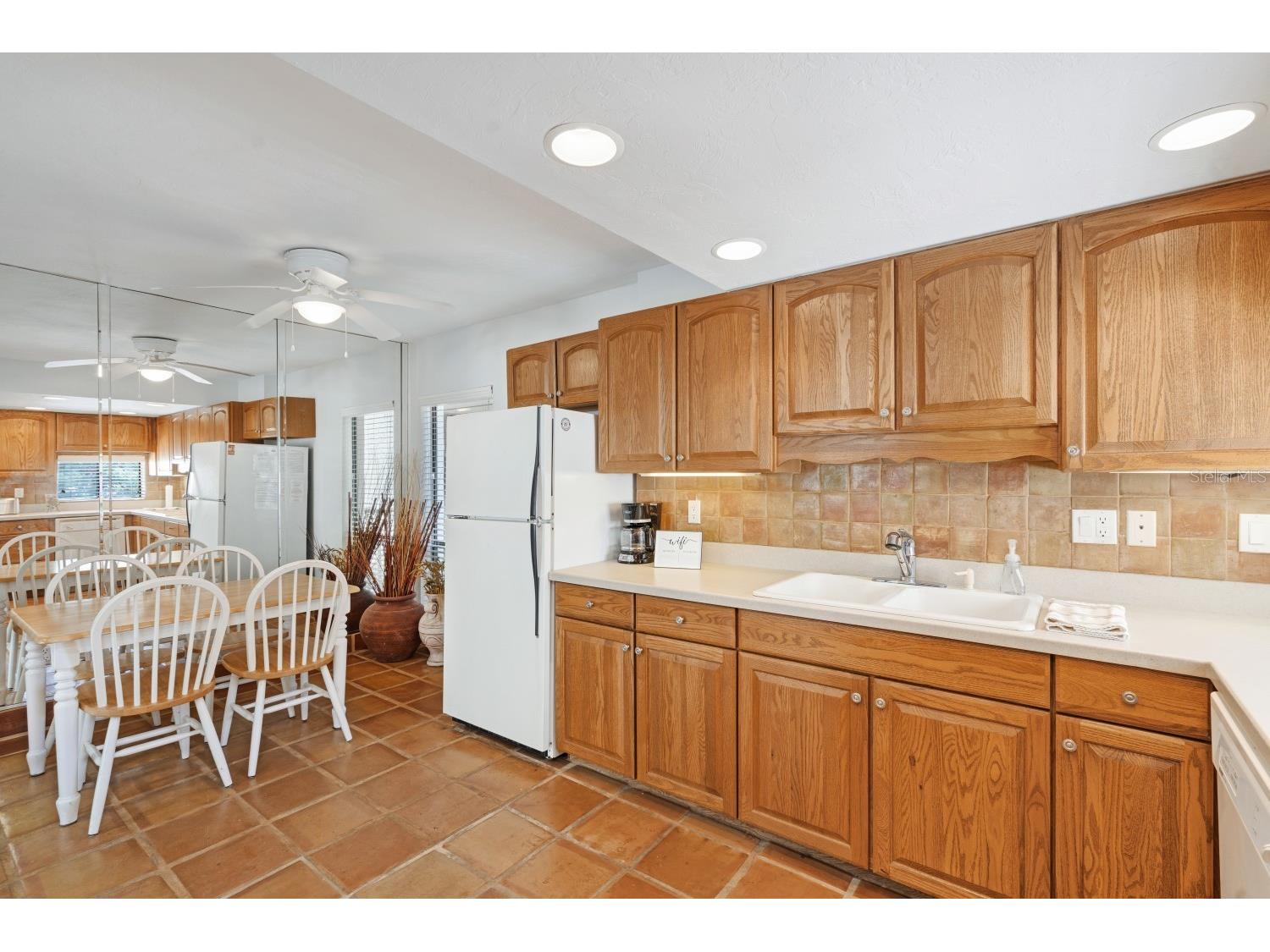6157 Midnight Pass Road #E22 Sarasota FL 34242 A4684348 image6