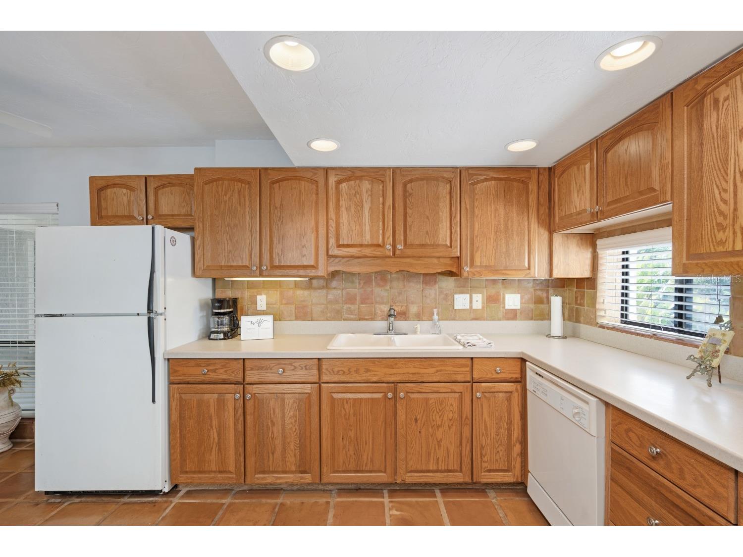 6157 Midnight Pass Road #E22 Sarasota FL 34242 A4684348 image7