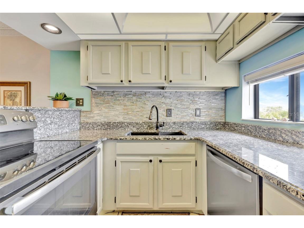 6157 Midnight Pass Road #E24 Sarasota FL 34242 A4663201 image21