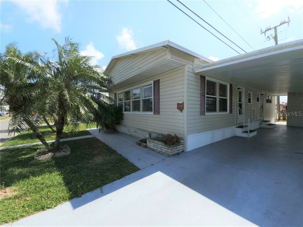 616 50th Avenue Plaza W Bradenton FL 34207 A4563035 image1