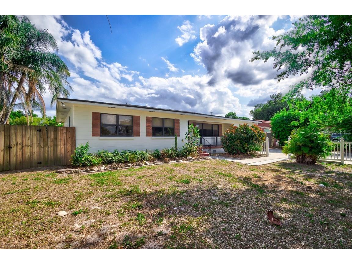 616 Avenue E Se Winter Haven FL 33880 L4944611 image1