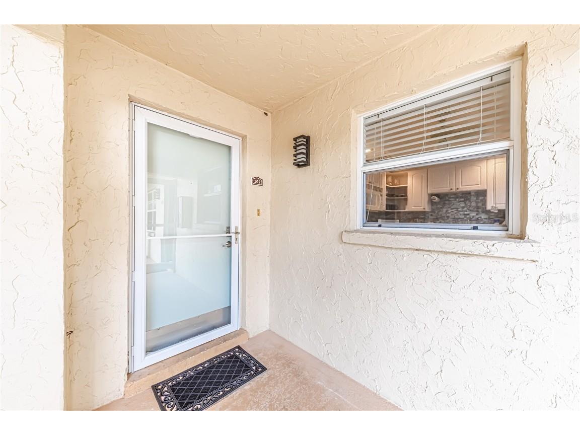 616 Flamingo Drive #102 Venice FL 34285 N6139347 image2