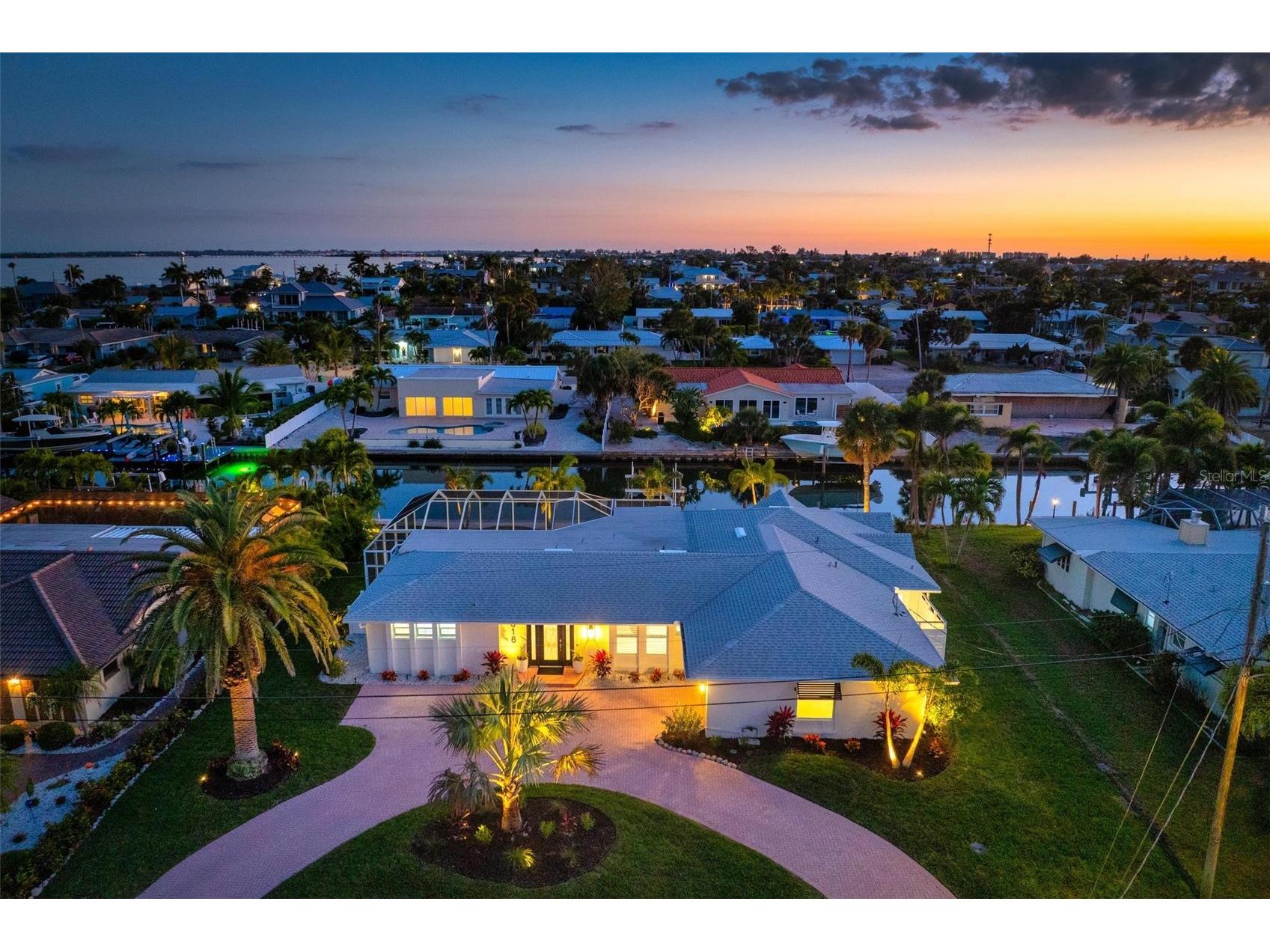 616 Foxworth Lane Holmes Beach FL 34217 A4677576 image1