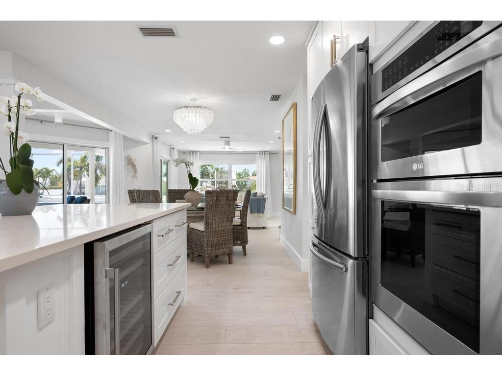 616 Foxworth Lane Holmes Beach FL 34217 A4677576 image12