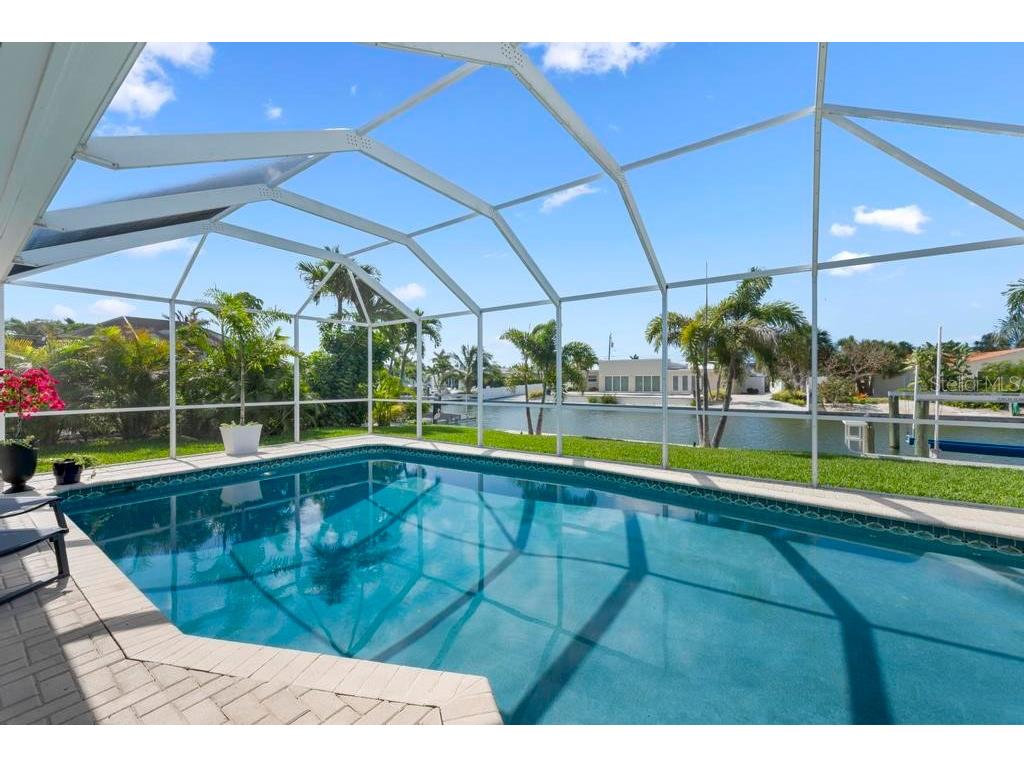 616 Foxworth Lane Holmes Beach FL 34217 A4677576 image24