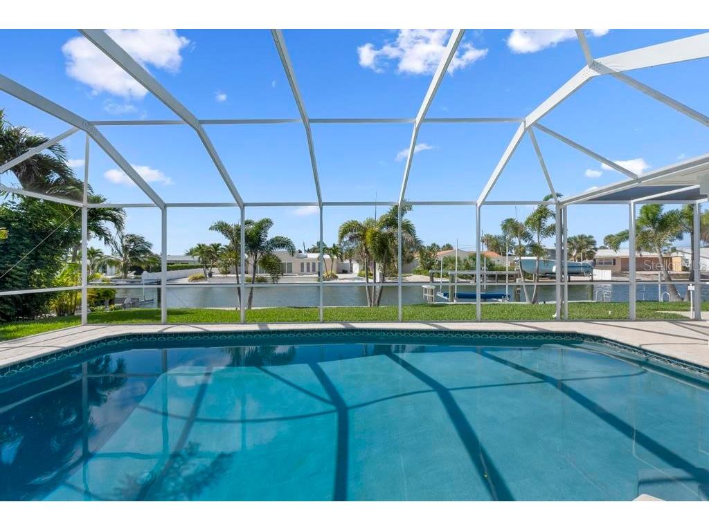 616 Foxworth Lane Holmes Beach FL 34217 A4677576 image26