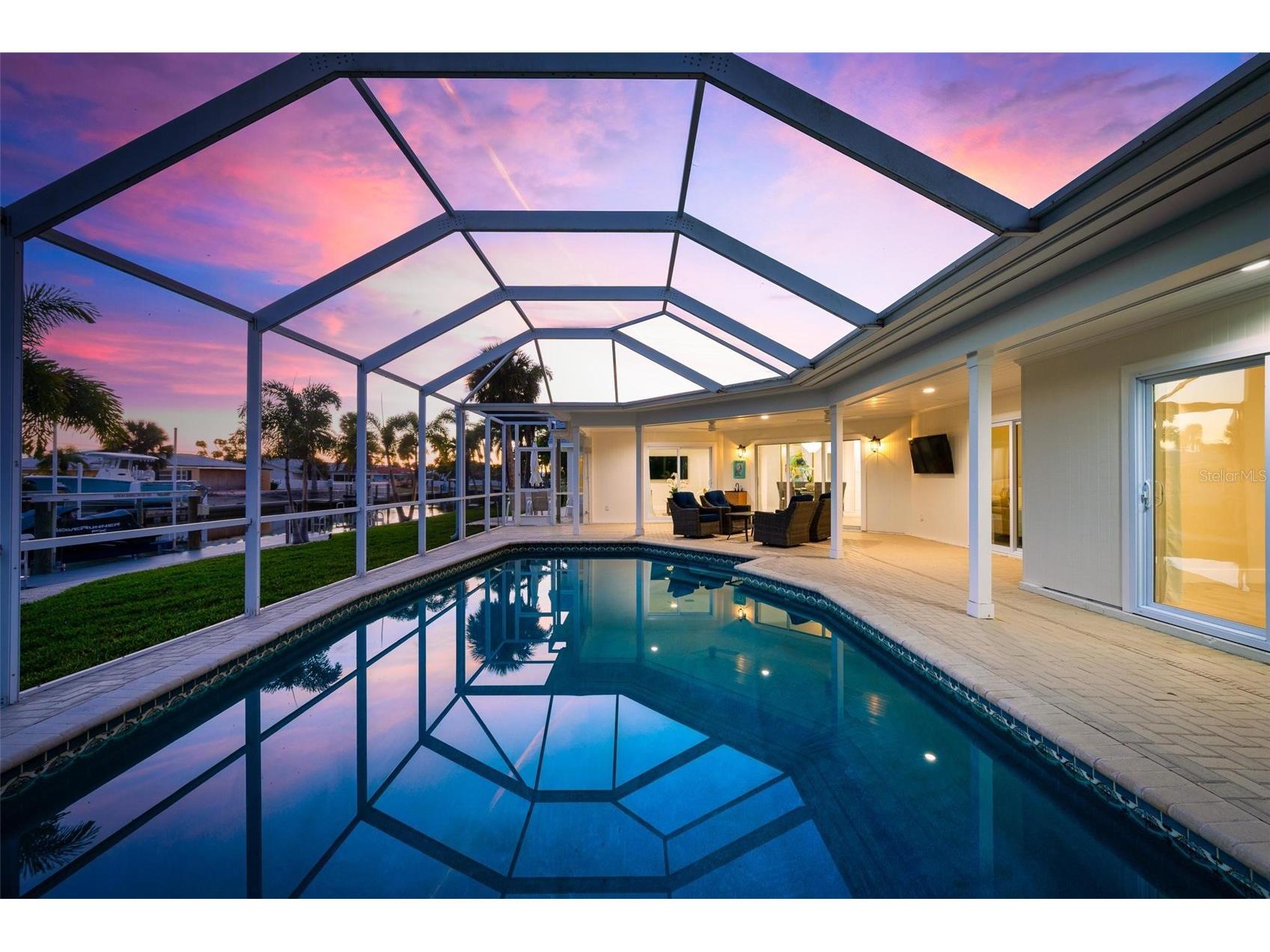 616 Foxworth Lane Holmes Beach FL 34217 A4677576 image5