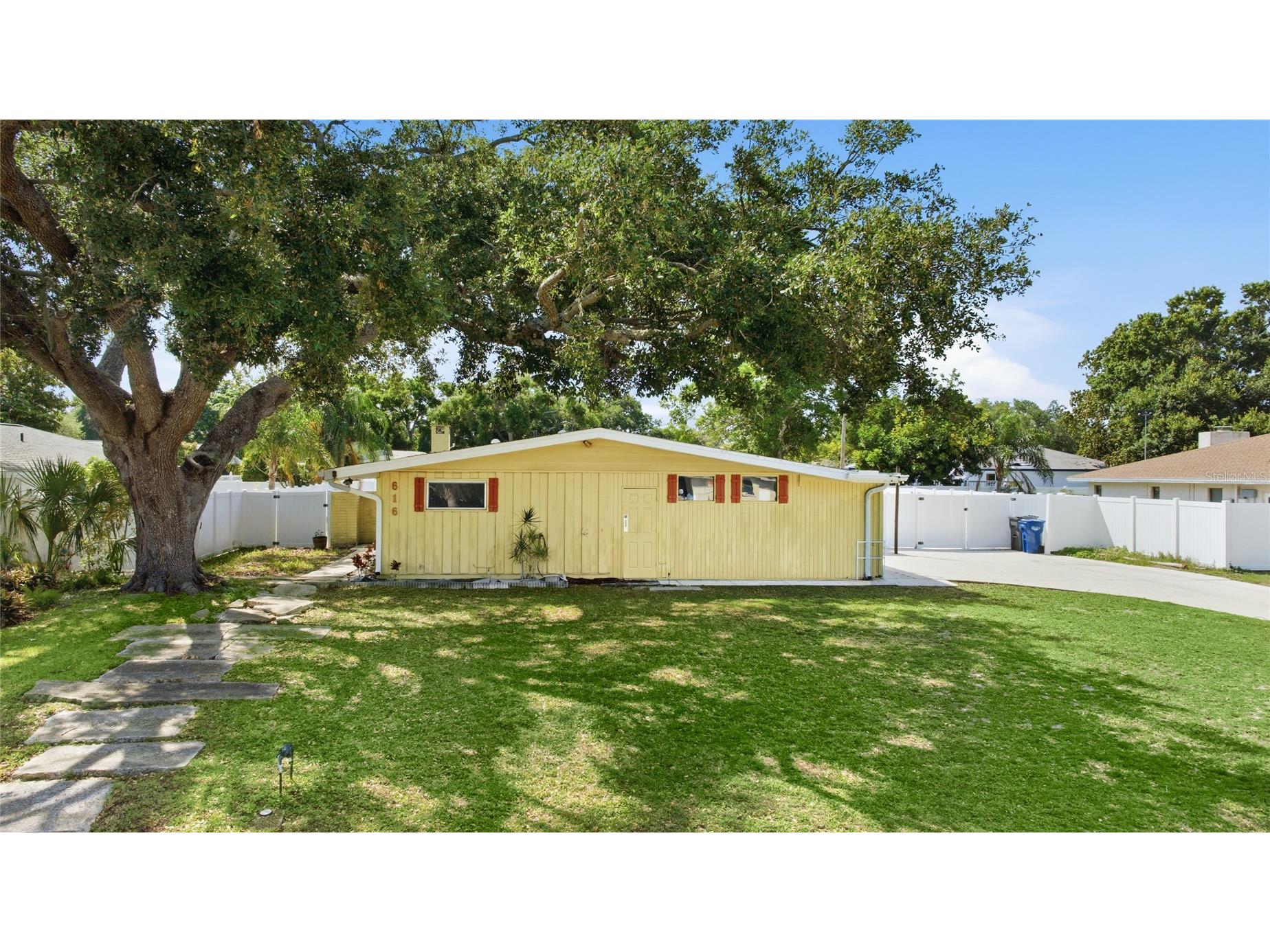 616 Saint Andrews Drive Sarasota FL 34243 A4691850 image1