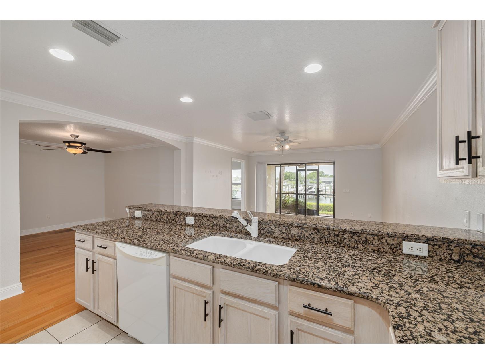 616 Yardarm Drive #8 Apollo Beach FL 33572 TB8516195 image6