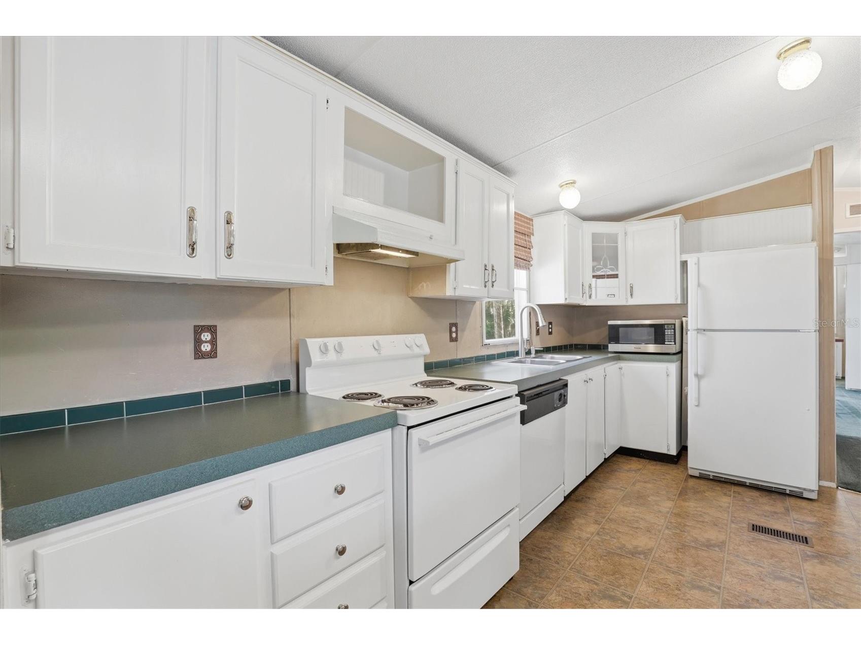 6169 Waverly Road Weeki Wachee FL 34607 - WEEKI WACHEE RIVER CANAL W7884987 image30