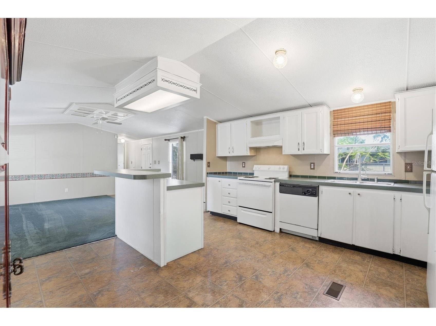 6169 Waverly Road Weeki Wachee FL 34607 - WEEKI WACHEE RIVER CANAL W7884987 image33