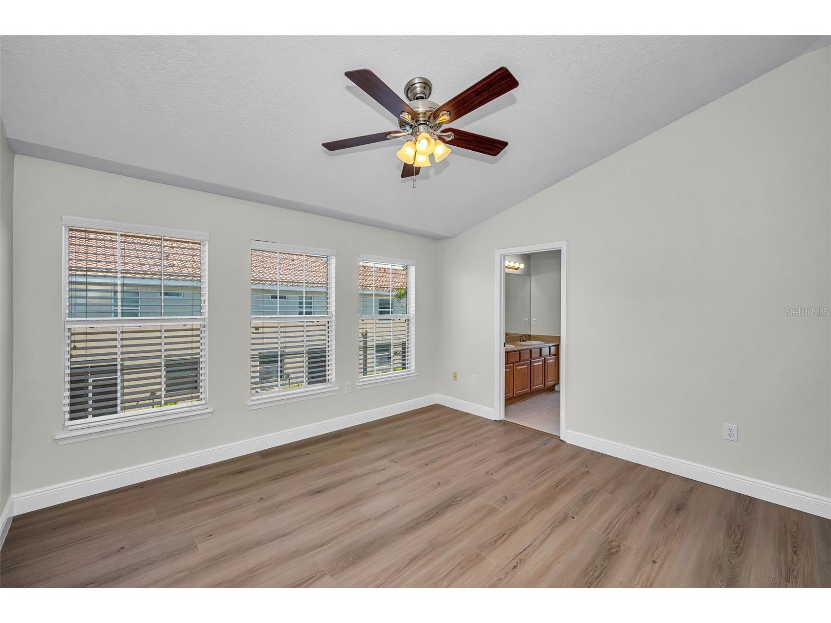 617 52nd Avenue N Saint Petersburg FL 33703 TB8506011 image32