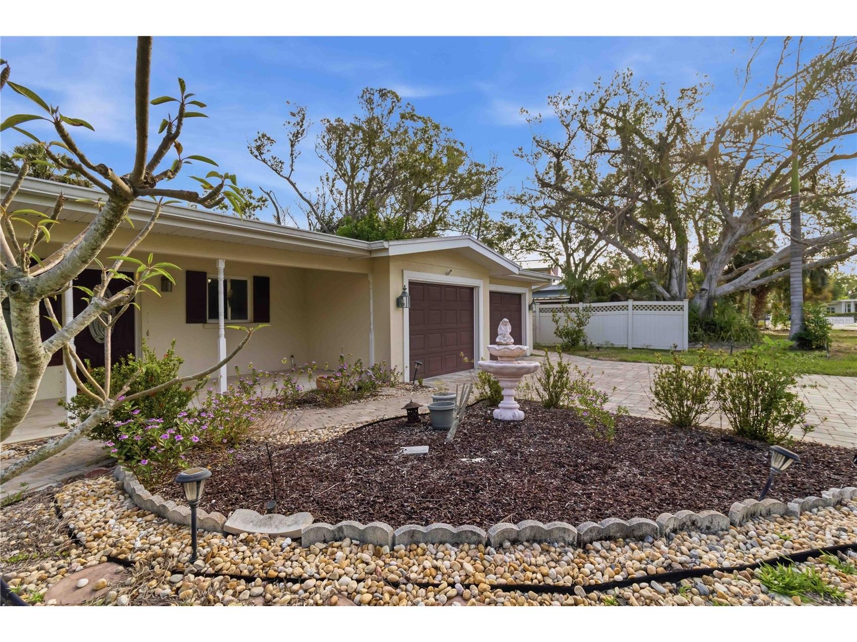 617 Calle De Peru Sarasota FL 34242 A4696399 image2