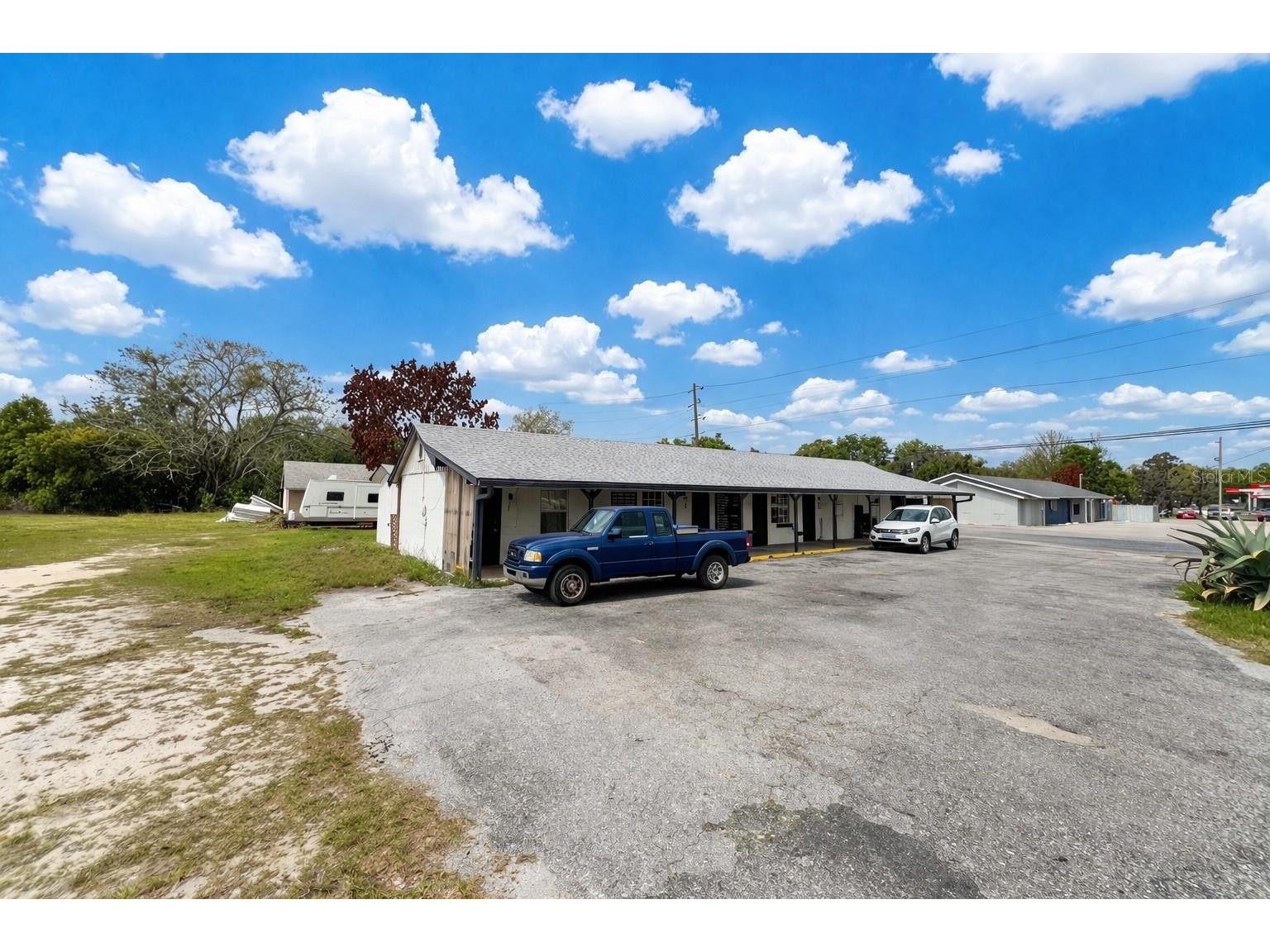 617 E Myers Boulevard Mascotte FL 34753 O6395319 image1