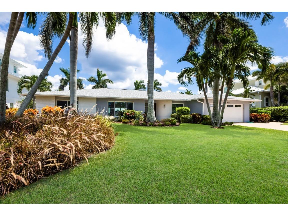 617 Key Royale Drive Holmes Beach FL 34217 A4620039 image1