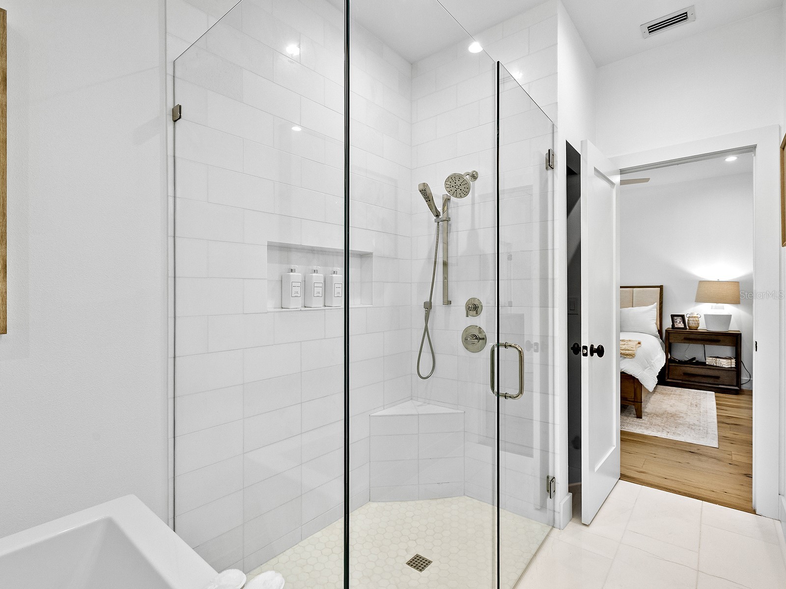 617 Madison Court Sarasota FL 34236 A4687004 image19