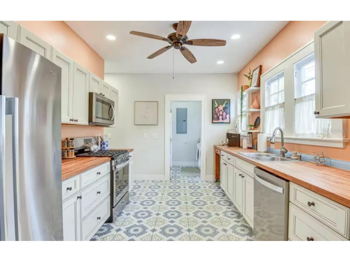 618 19th Street W Bradenton FL 34205 W7880126 image8