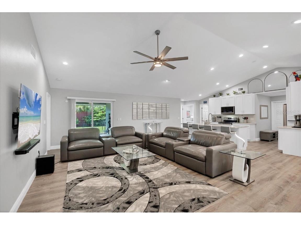 618 Eastpointe Court Sarasota FL 34232 A4664067 image2