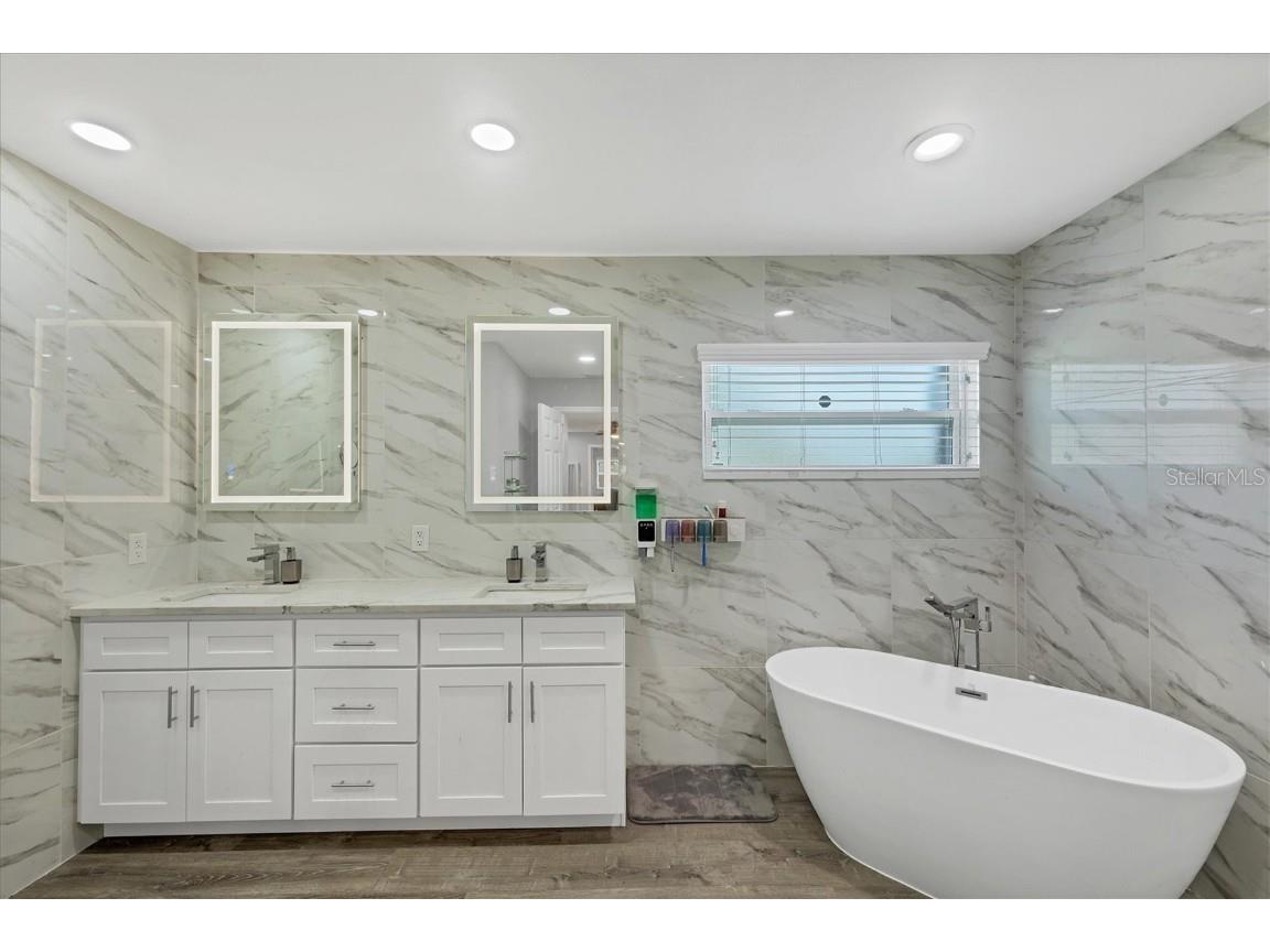 618 Eastpointe Court Sarasota FL 34232 A4664067 image22