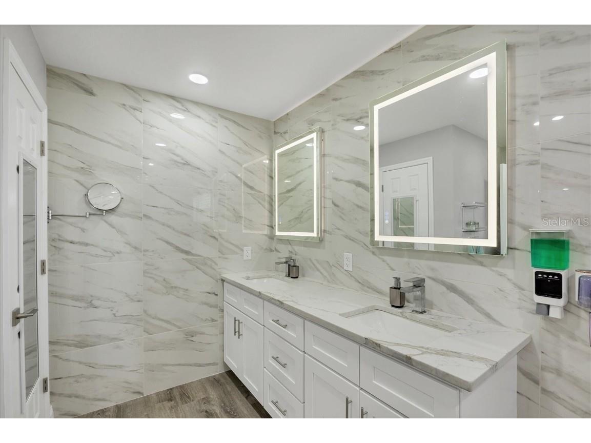 618 Eastpointe Court Sarasota FL 34232 A4664067 image23