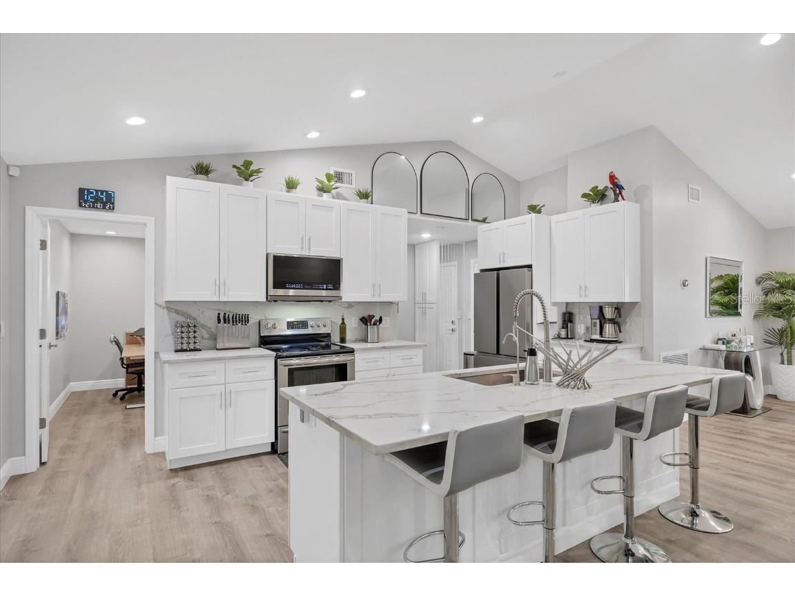 618 Eastpointe Court Sarasota FL 34232 A4664067 image3