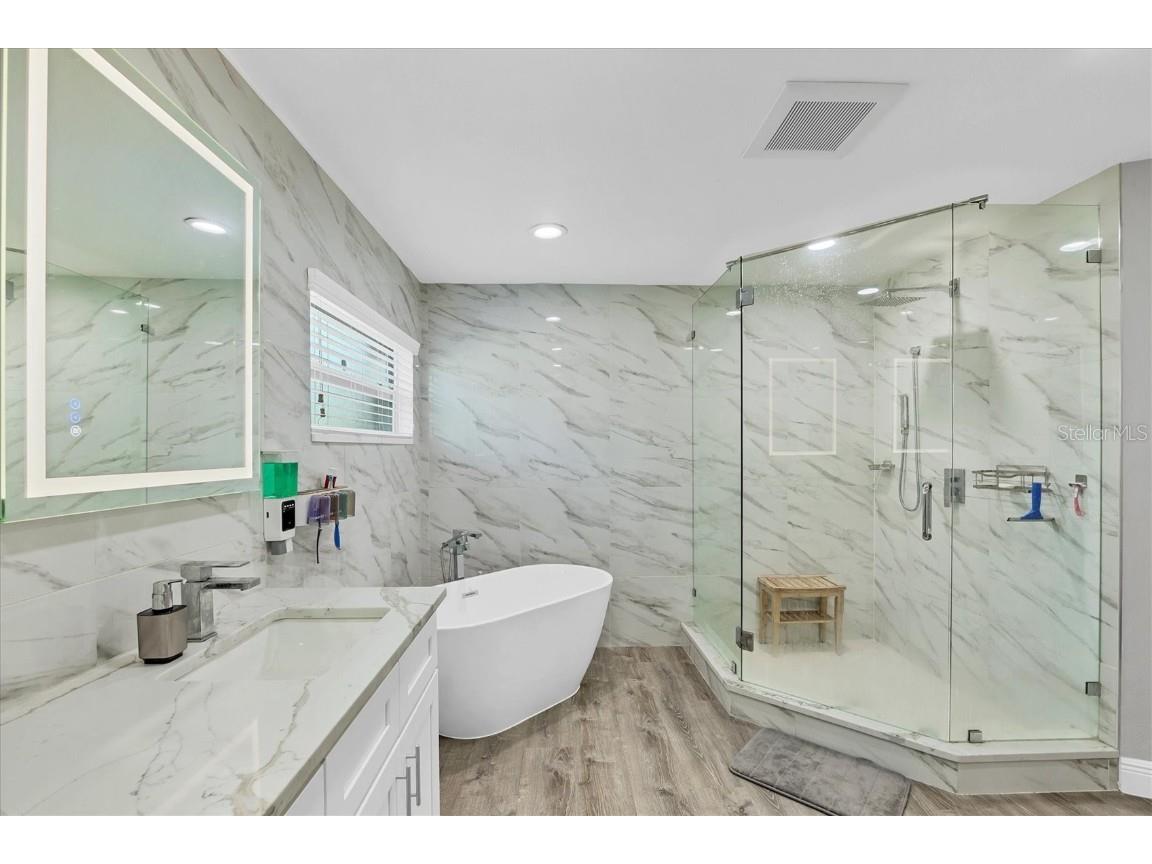 618 Eastpointe Court Sarasota FL 34232 A4664067 image5