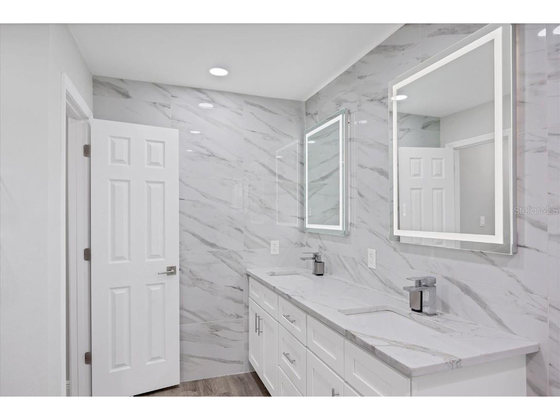 618 Eastpointe Court Sarasota FL 34232 A4672630 image22