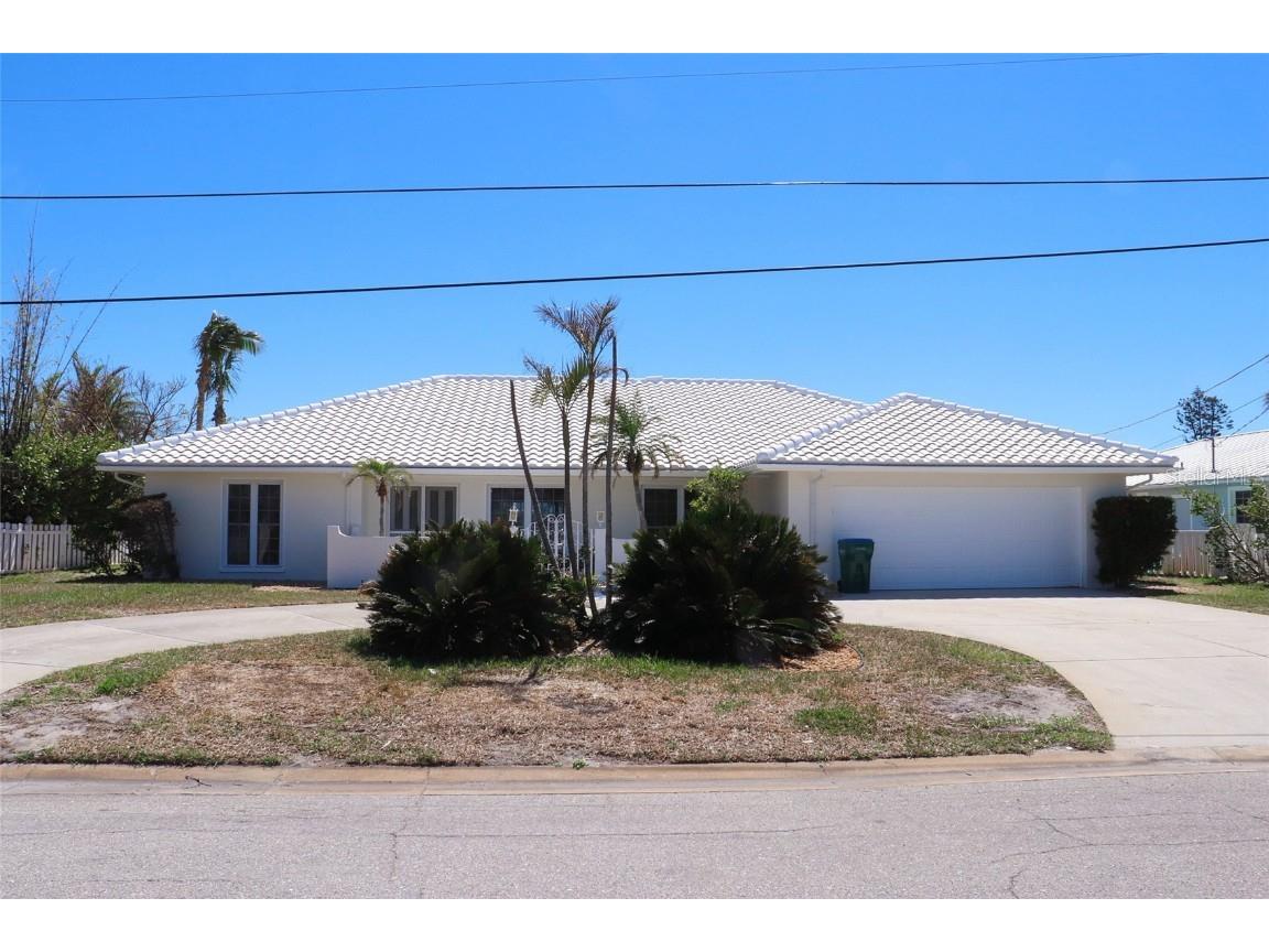 618 Gladstone Lane Holmes Beach FL 34217 A4644548 image1