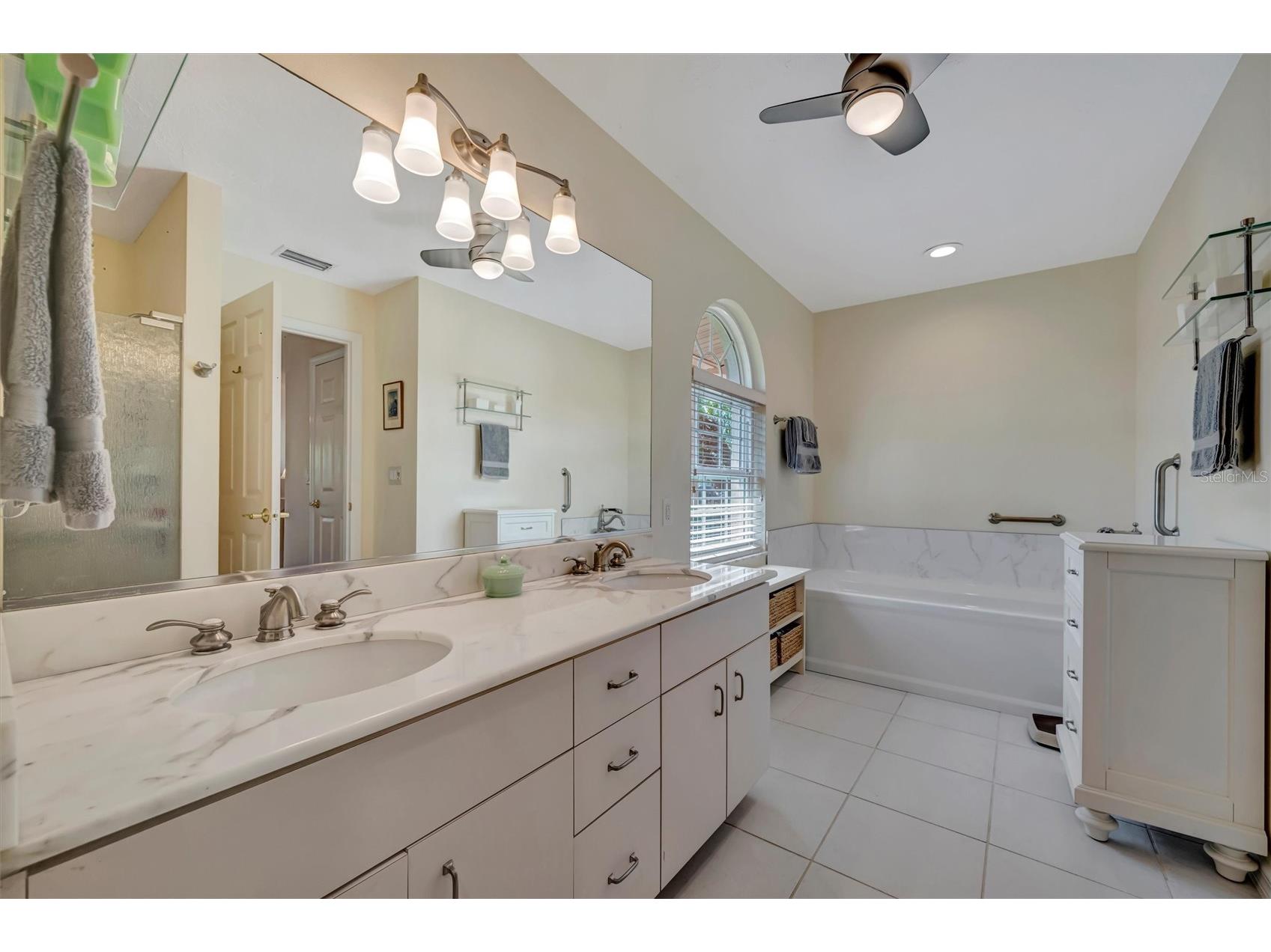 6183 Misty Oaks Drive Sarasota FL 34243 A4682575 image32