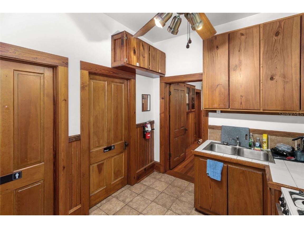 619 NE 1st Street Gainesville FL 32601 GC532806 image17