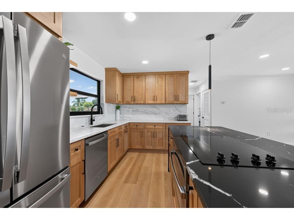 6196 44th Avenue N Saint Petersburg FL 33709 TB8523320 image15