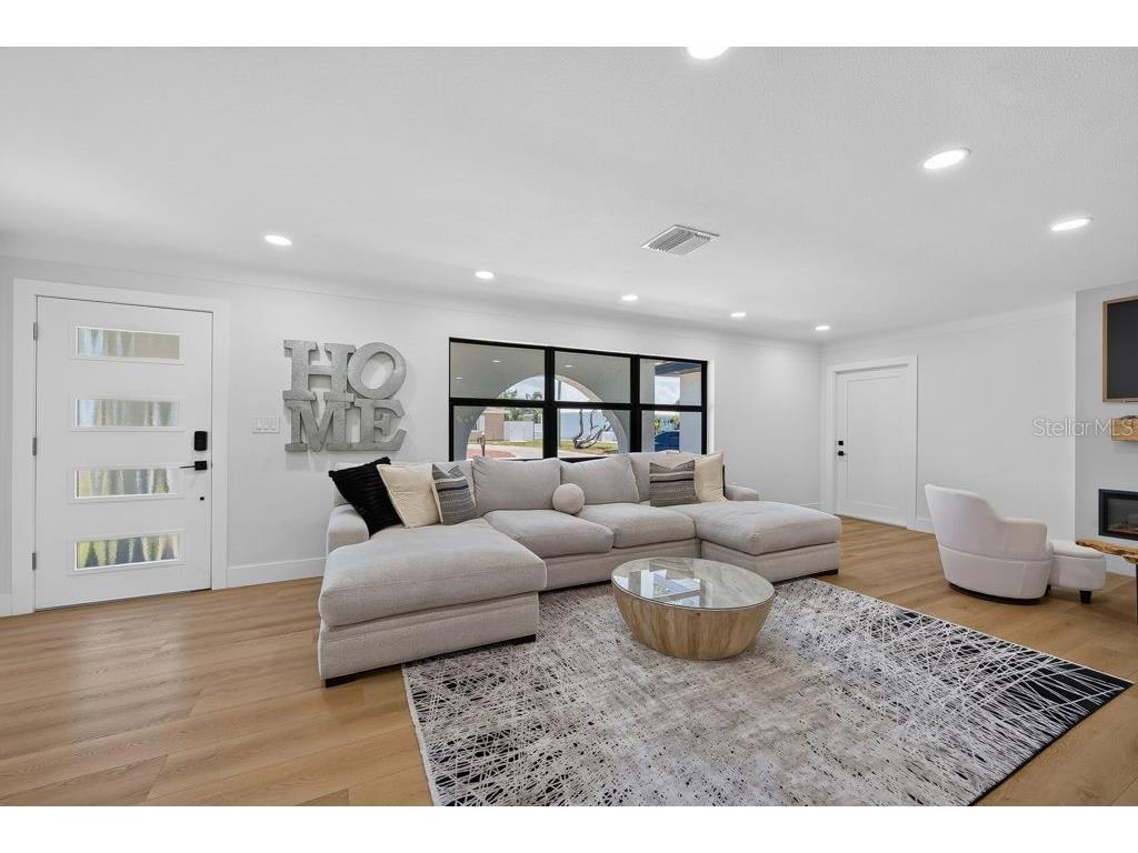 6196 44th Avenue N Saint Petersburg FL 33709 TB8523320 image6