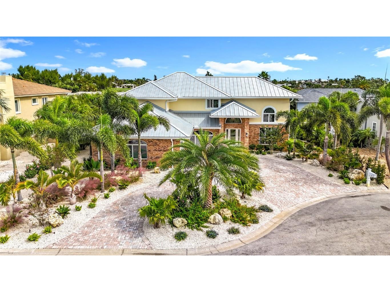 620 North Point Drive Holmes Beach FL 34217 - BIMINI BAY ANNA MARIA SOUND A4670040 image1