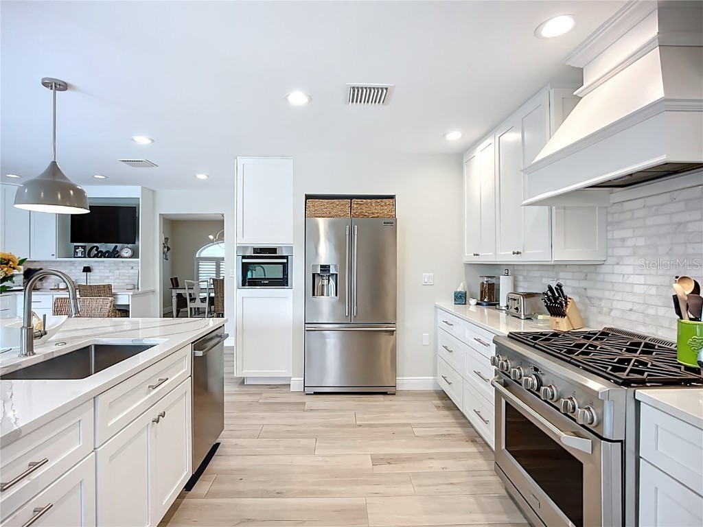 620 North Point Drive Holmes Beach FL 34217 - BIMINI BAY ANNA MARIA SOUND A4670040 image18