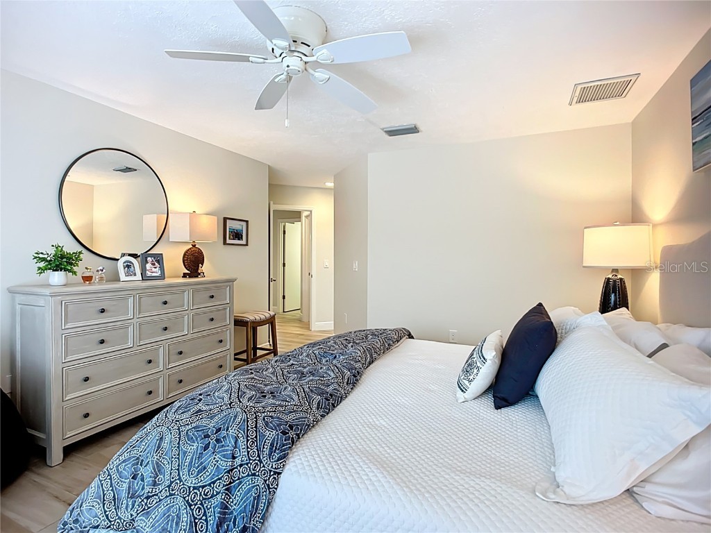 620 North Point Drive Holmes Beach FL 34217 - BIMINI BAY ANNA MARIA SOUND A4670040 image31